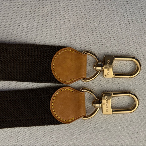 Excellent condition authentic strap. - Picture 5 of 9